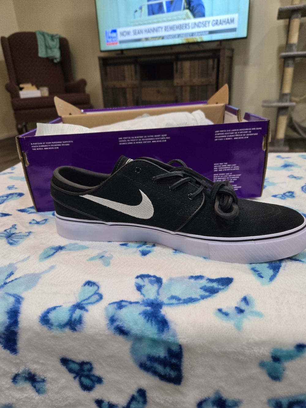 Nike Men’s Black Sneakers with White Swoosh
